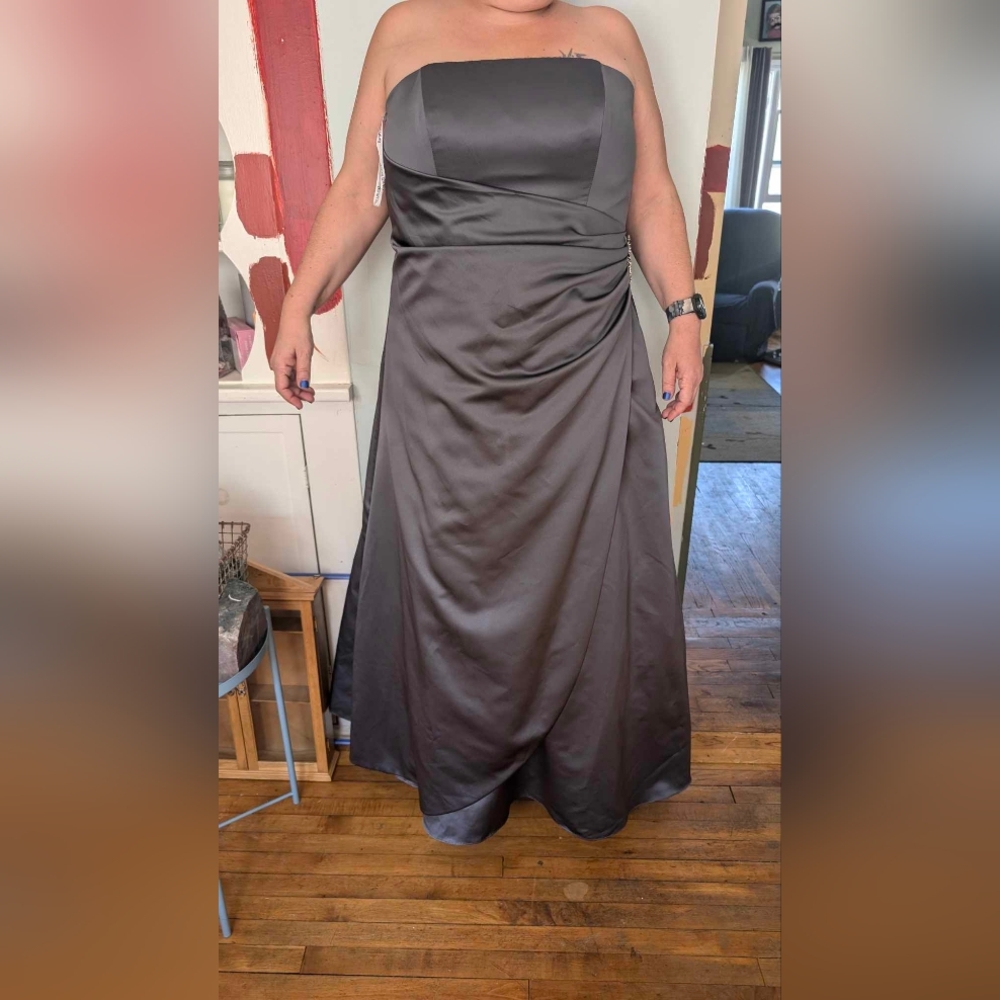 David's Bridal Women 18 Pewter gray formal sleeveless dress - Picture 2 of 5